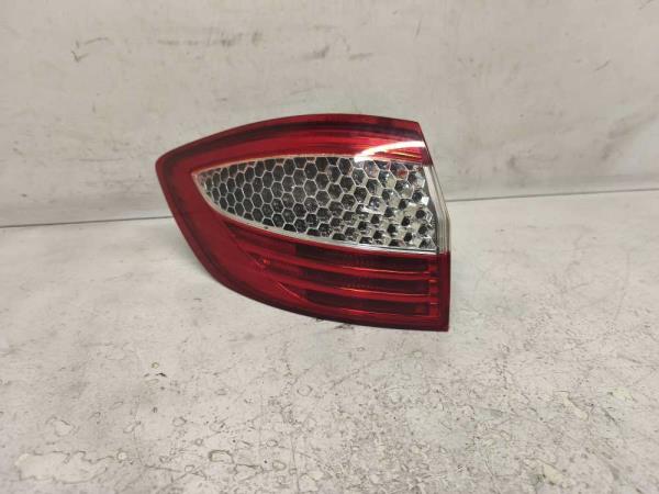 FEU ARRIERE DROIT FORD MONDEO BREAK - Vue 1